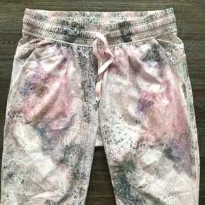 Lululemon lightweight jogger pant size 4